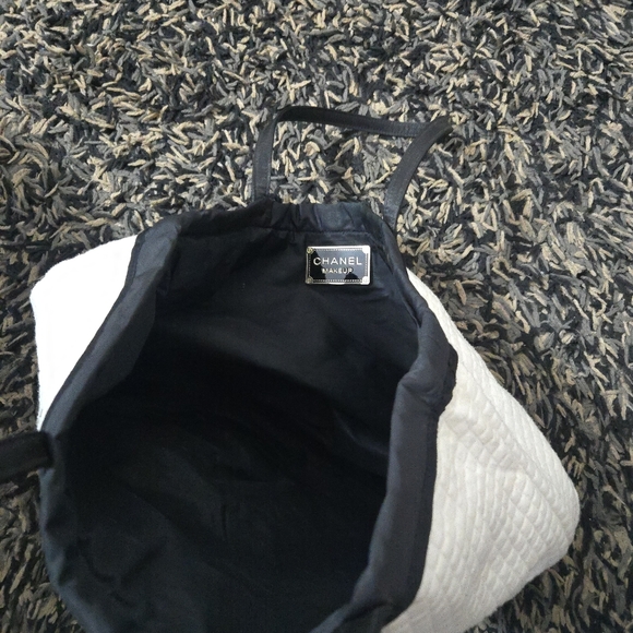 Authentic Chanel Beaute VIP Gift White Quilted Canvas Tote Bag - Black CC Logo - Picture 8 of 9